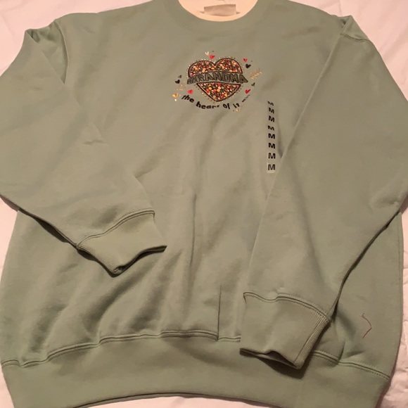 NWT Grandmas are the heart of it all sweat shirt sz M  green - Picture 2 of 8